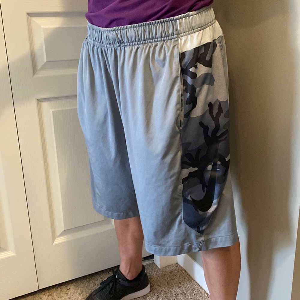 Under Armour Gray Camo Mens XL Shorts